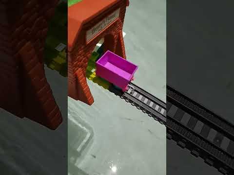 Down The Hill And Round The WOAH (Nia's Cargo #1 (Vietnam) version)