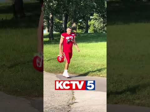 Down the hill at St. Joseph and officially back in pads, Travis Kelce is ready! 🏈 #chiefsfootball
